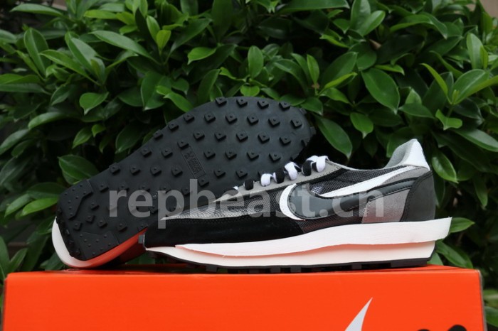 Sacai x Nike Waffle Daybreak BV0073-001
