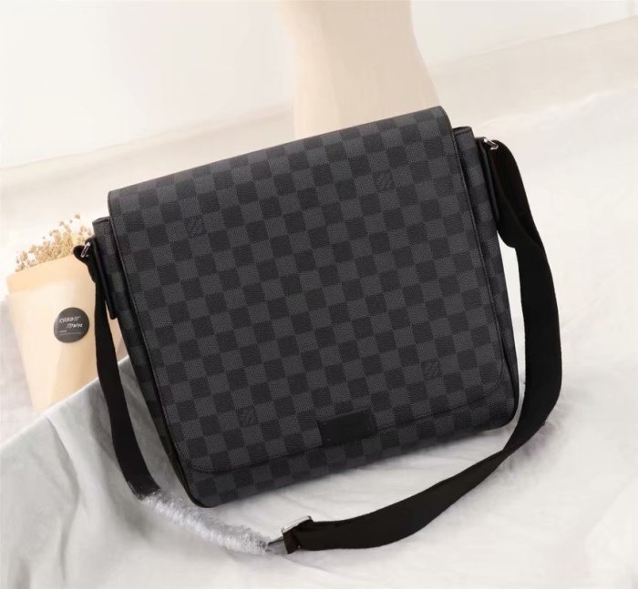 LV Men Hangbags AAA-005