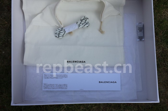 B 17FW Tripe-S High End Sneaker-019