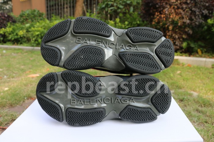 B 17FW Tripe-S High End Sneaker-019