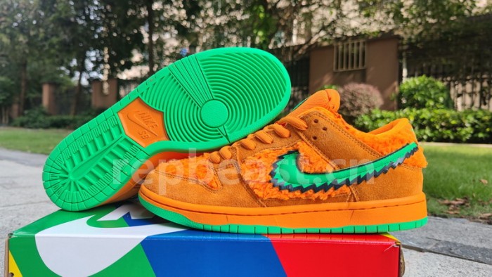 Authentic Grateful Dead x Nike SB Dunk Low “Orange Bear” Women size