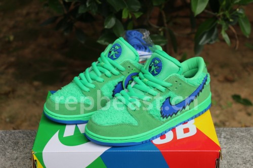 Authentic Grateful Dead x Nike Dunk SB Low “Green Bear”