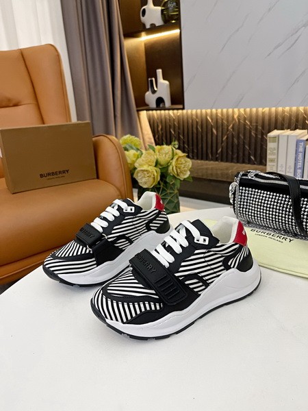 Burberry women shoes 1;1 quality-010