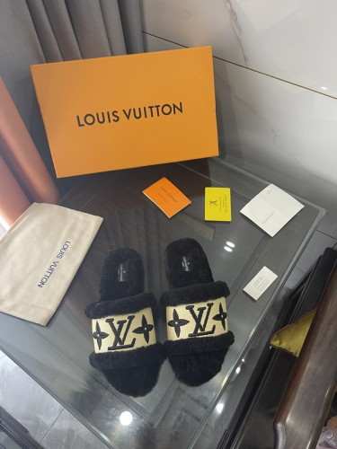 LV women Sandals 1：1 Quality-369