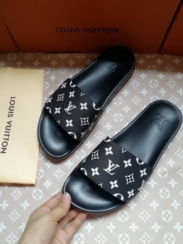 LV women slippers AAA-106