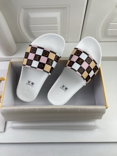 LV women slippers AAA-360