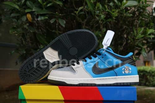 Authentic Instant Skateboards x Nike SB Dunk Low Women Shoes