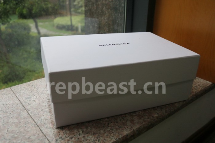 B 17FW Tripe-S High End Sneaker-032