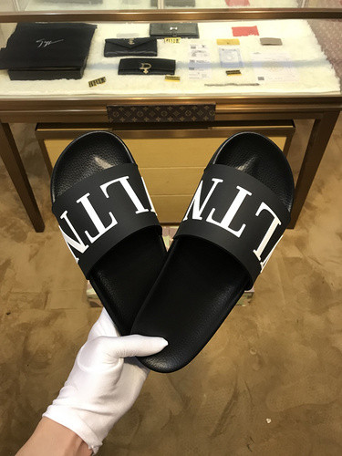 VT Men slippers AAA-070