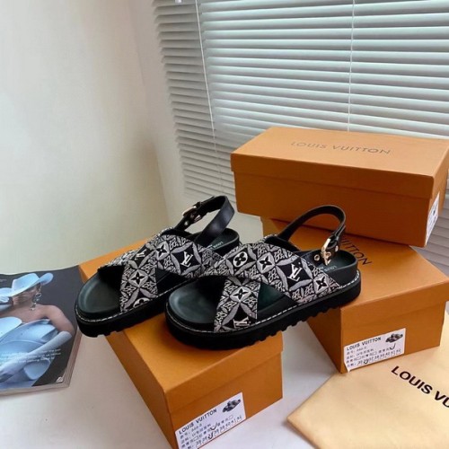LV women Sandals 1：1 Quality-303