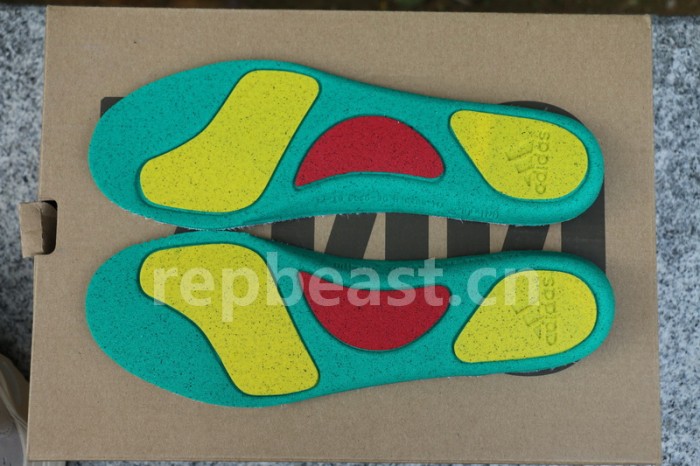 Authentic Yeezy 700“Analog”