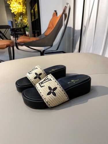 LV women Sandals 1：1 Quality-351