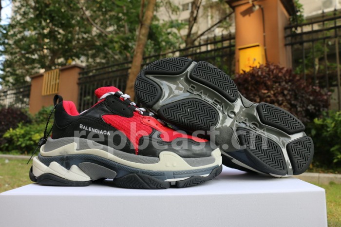 B 17FW Tripe-S High End Sneaker-019