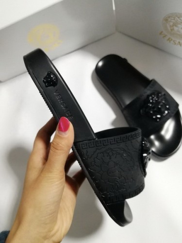 Versace women slippers AAA-023