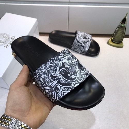 Versace women slippers AAA-015