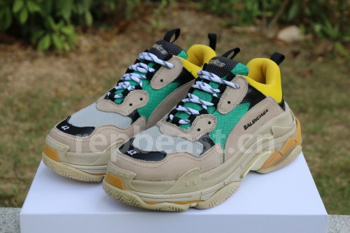 B 17FW Tripe-S High End Sneaker-004
