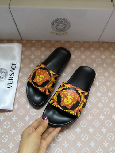 Versace women slippers AAA-066
