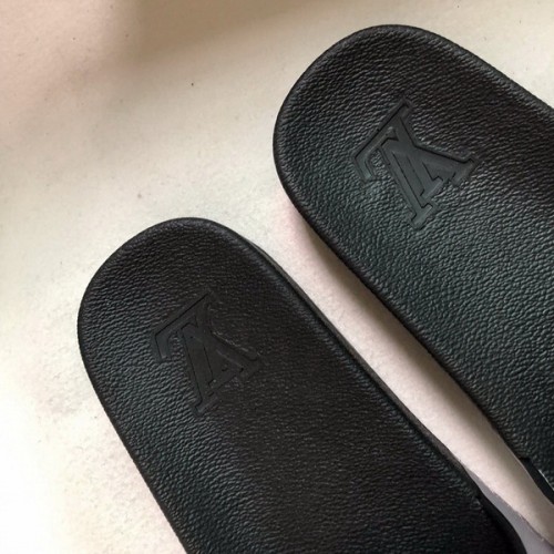 LV Sandals 1;1 Quality-098