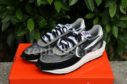 Sacai x Nike Waffle Daybreak BV0073-001
