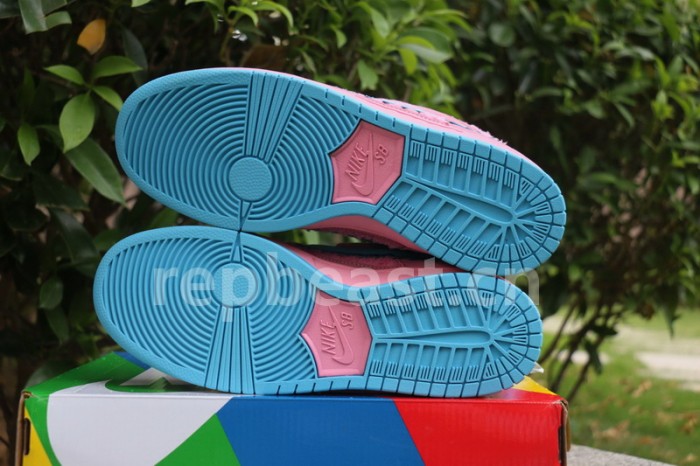 Authentic Grateful Dead x Nike SB Dunk Low “Pink Bear”