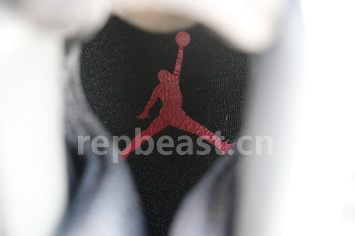 Authentic Air Jordan 8 “Reflective Bugs Bunny”