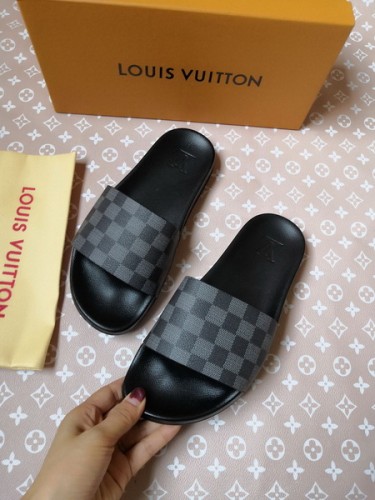 LV women slippers AAA-105