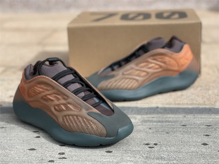 Authentic Yeezy 700 V3 Copfad