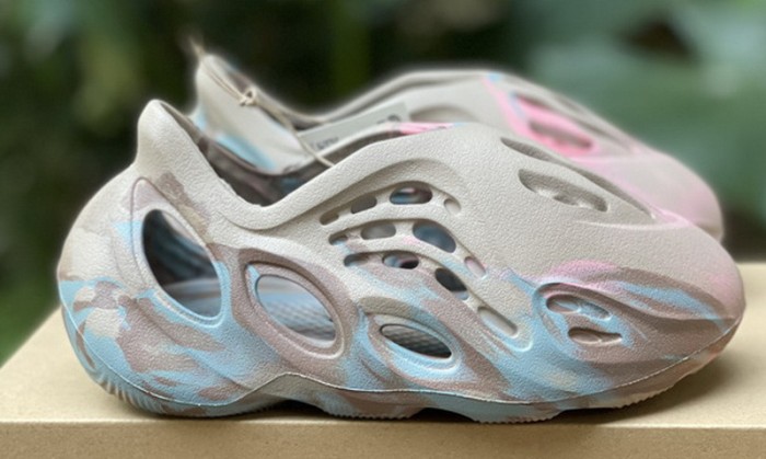 Authentic Yeezy foam runner Kids Size-002