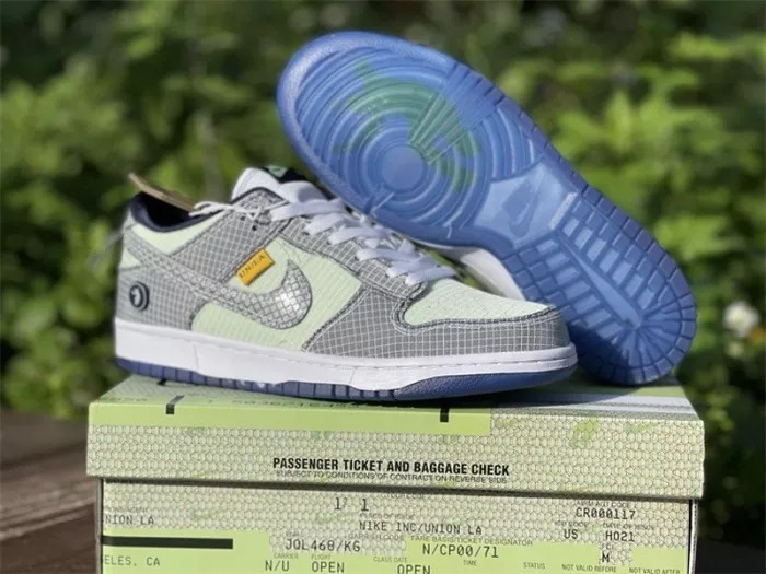 Authentic Union x Nike Dunk Low  DJ9649-401