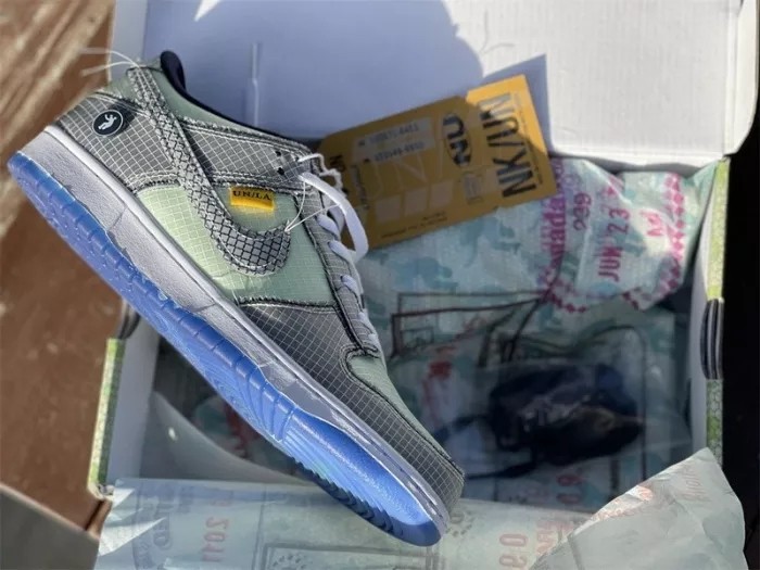 Authentic Union x Nike Dunk Low  DJ9649-401