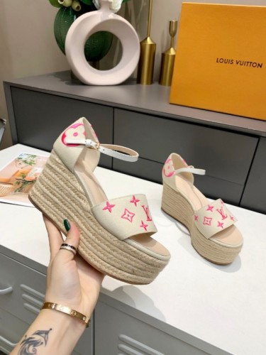 LV women Sandals 1：1 Quality-405