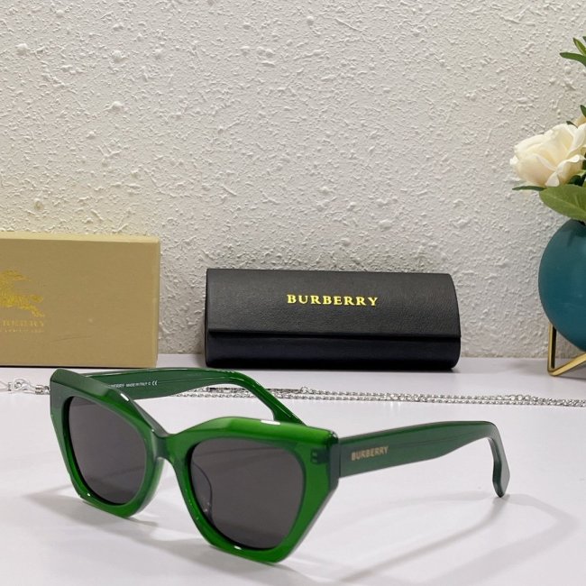 Burberry Sunglasses AAAA-992