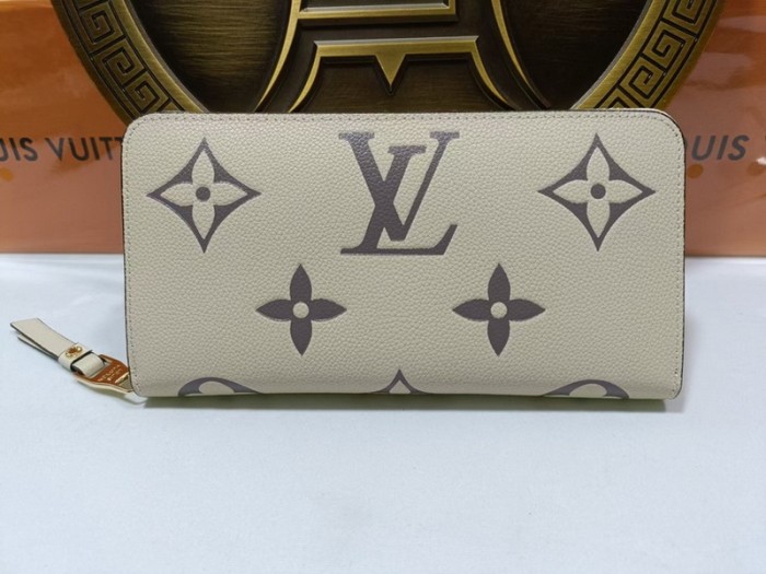 Super Perfect LV Wallet-174