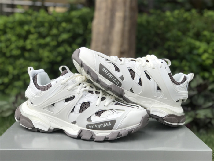 B 17FW Tripe-S High End Sneaker-338