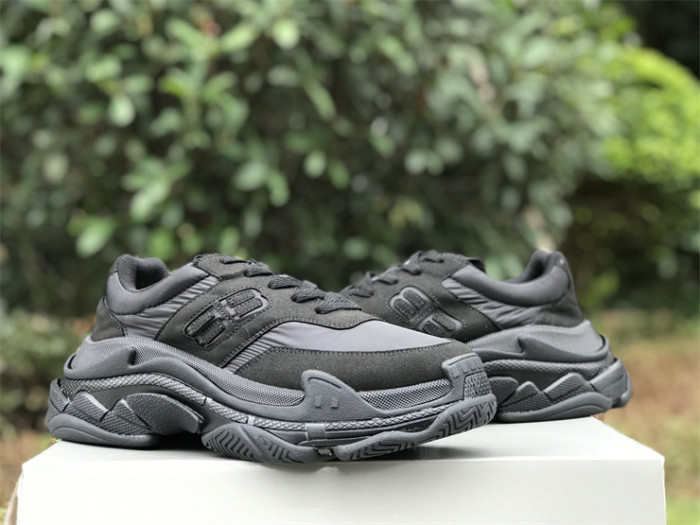 B 17FW Tripe-S High End Sneaker-342