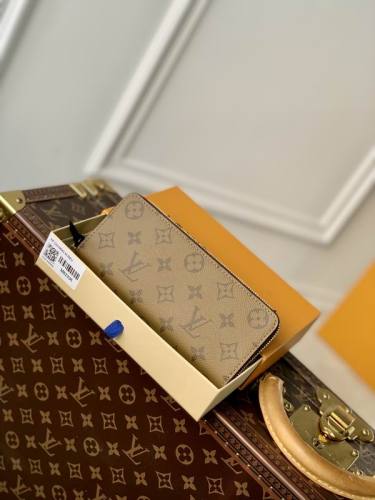 Super Perfect LV Wallet-525