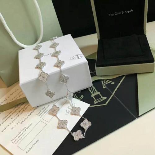 Van Cleef & Arpels Necklace-145