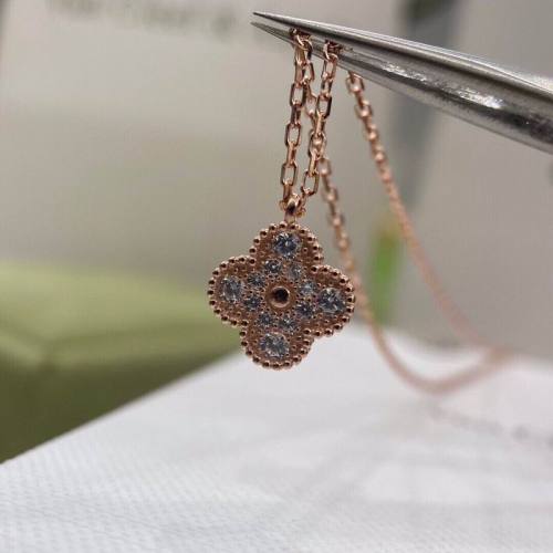 Van Cleef & Arpels Necklace-043
