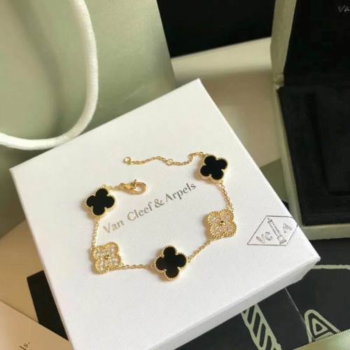 Van Cleef & Arpels bracelet-022