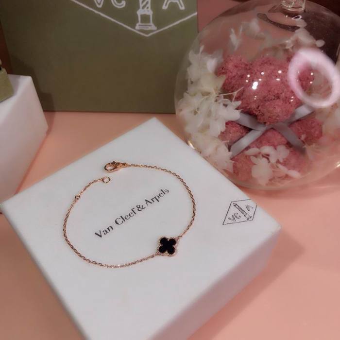 Van Cleef & Arpels bracelet-001