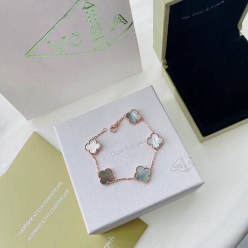 Van Cleef & Arpels bracelet-029