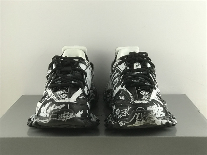 B 17FW Tripe-S High End Sneaker-405