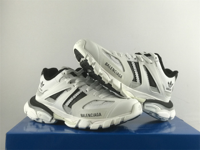 B 17FW Tripe-S High End Sneaker-404