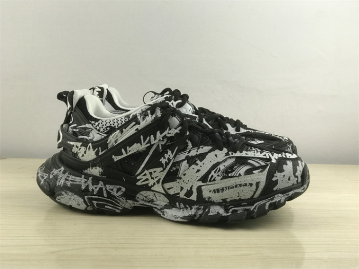 B 17FW Tripe-S High End Sneaker-405