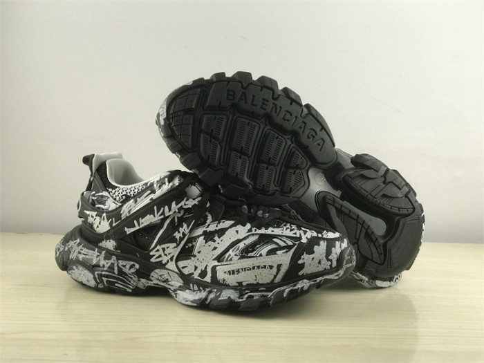 B 17FW Tripe-S High End Sneaker-405