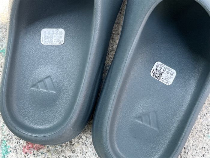 Authentic Yeezy Slide Slate Marine”