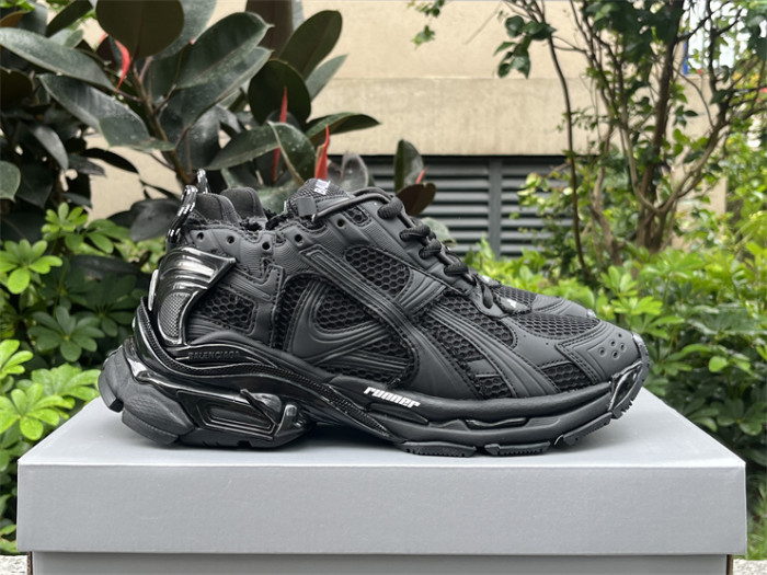 B 17FW Tripe-S High End Sneaker-428