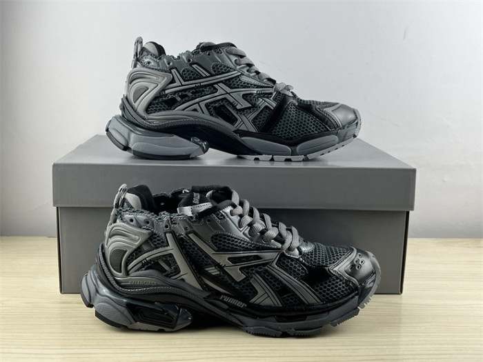 B 17FW Tripe-S High End Sneaker-440