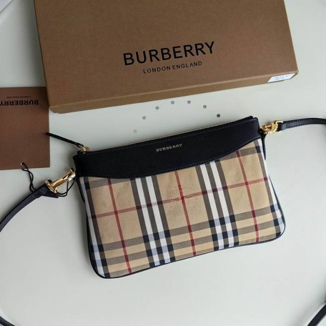 Burberry Handbags AAA-011
