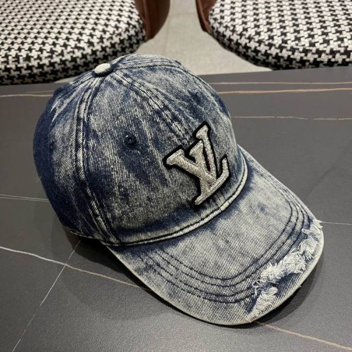 LV Hats AAA-913